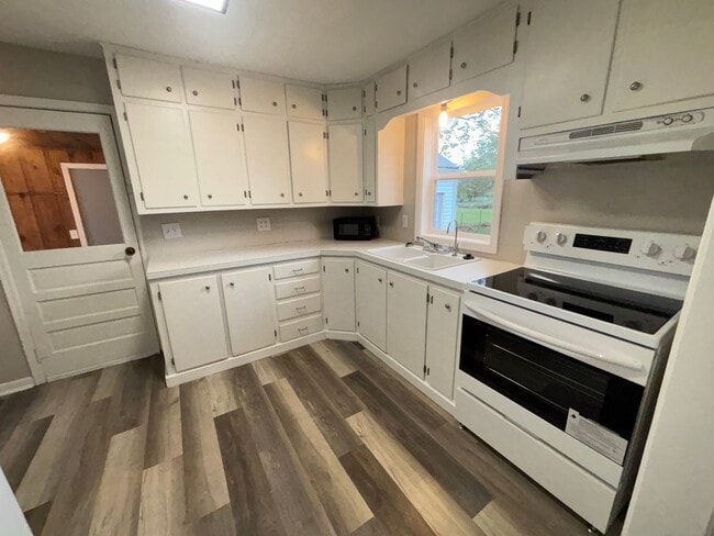 Building Photo - 203 W Magnolia St