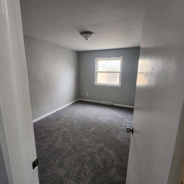 Building Photo - 4818 E 86th St
