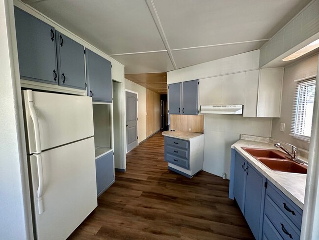 Building Photo - Newly remodeled trailer in park