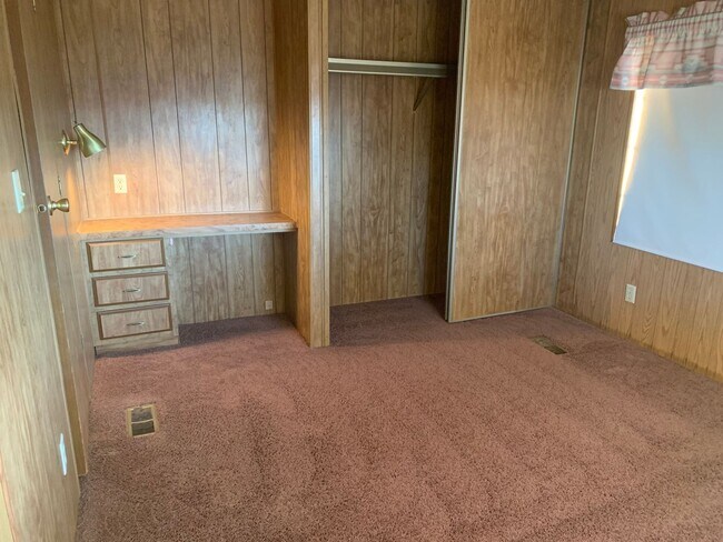 Building Photo - 2 Bedroom/2Bath Mobile home with Arizona Room and Fully Fenced Yard.