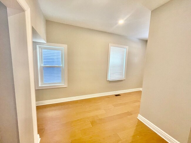 Building Photo - 4 bed 3.5 Bath- Sewickley