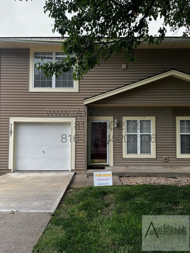 Building Photo - Spacious, Garage! Great Location!