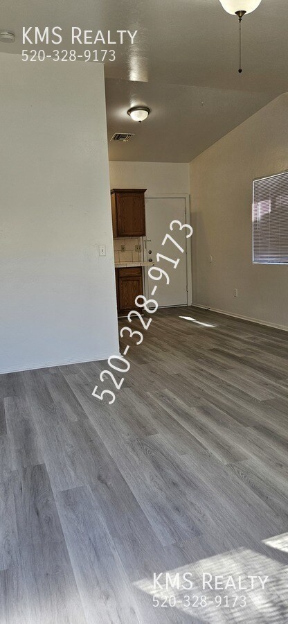 Building Photo - 1616 N Mohave Ave