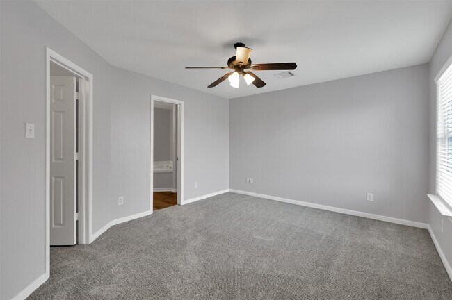 Building Photo - 4322 Medina River Loop