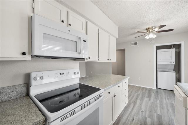Building Photo - 8000 Cambridge Cir