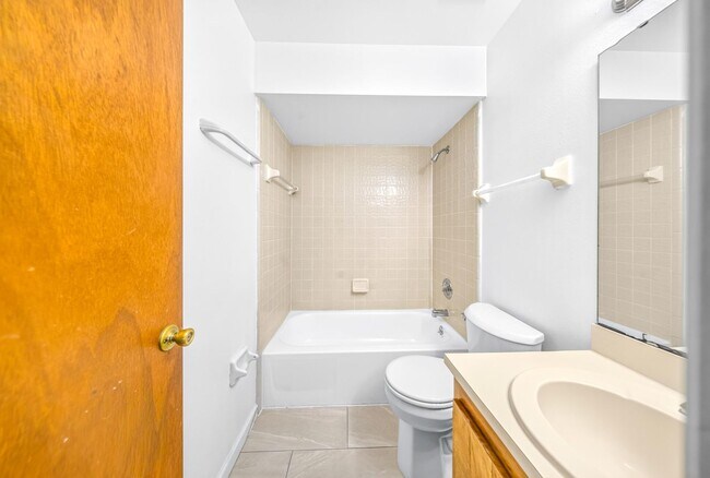 Building Photo - 428 Banana Cay Dr