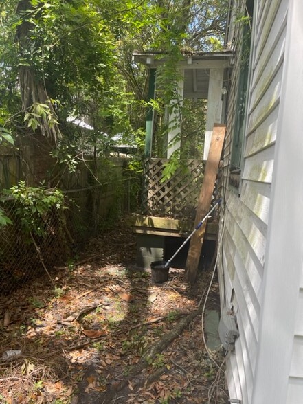 Building Photo - 3033 Thomas St