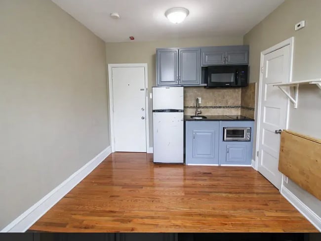 Building Photo - 920 S St Bernard St