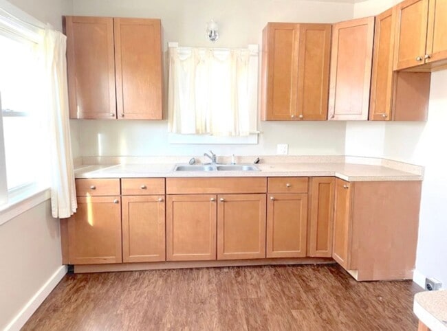 Building Photo - 3 bed 1 bath