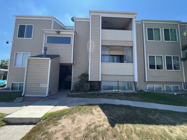 Building Photo - 2 Bedroom 1 Bathroom Apartment in Aurora