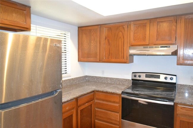 Building Photo - 209 Woodlake Wynde