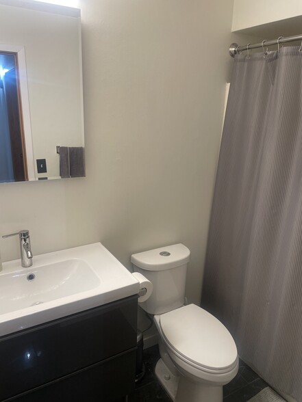 Bathroom - 400 N 1st St