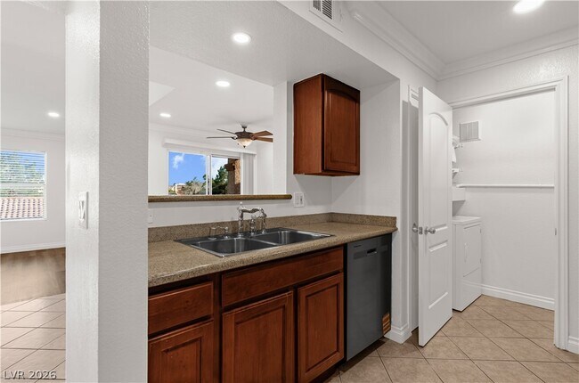 Building Photo - 1150 N Buffalo Dr