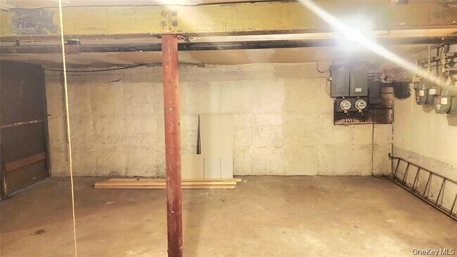 Building Photo - 664 Remsen Ave