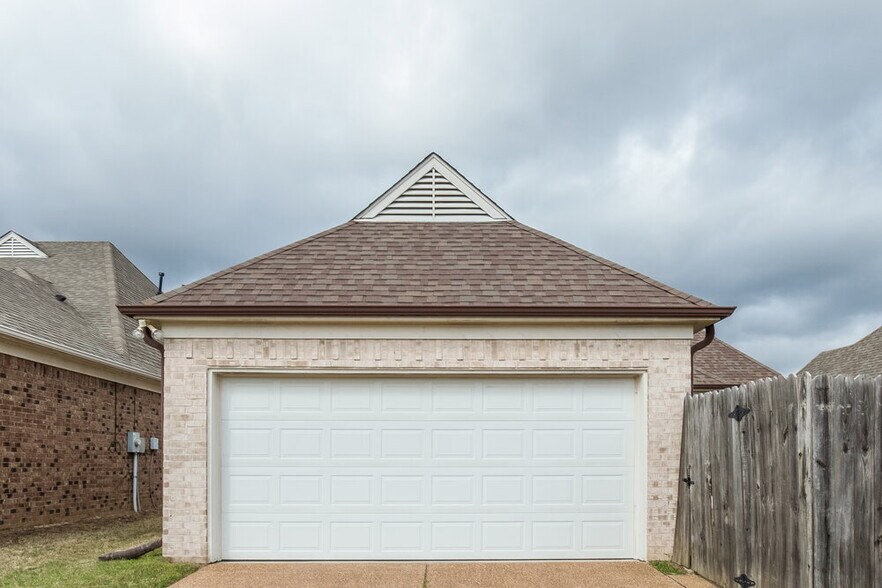 Building Photo - 5774 Bedford Loop E