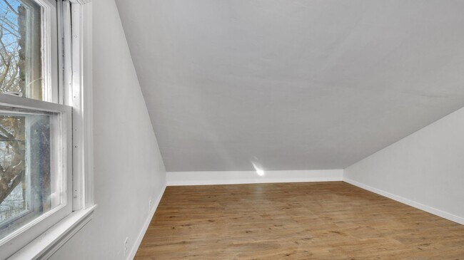 Building Photo - 1118 S 13th St