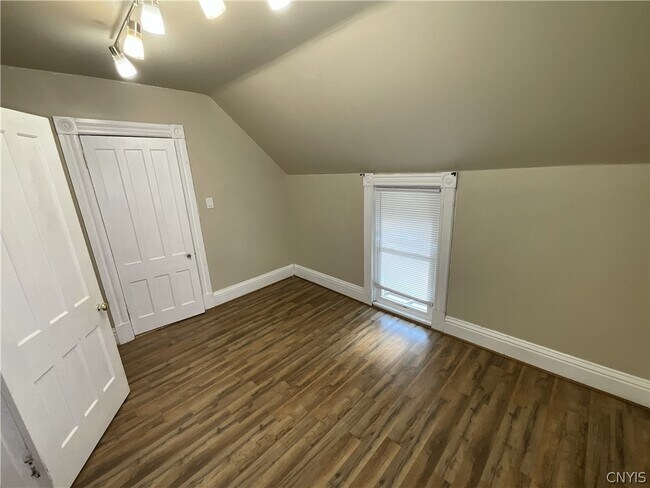 Building Photo - 622 Sherman St
