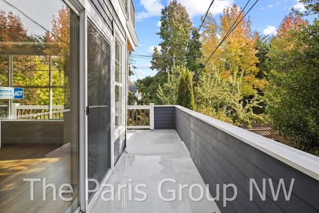 Building Photo - Marvelous Madison Valley Home * Central A/...