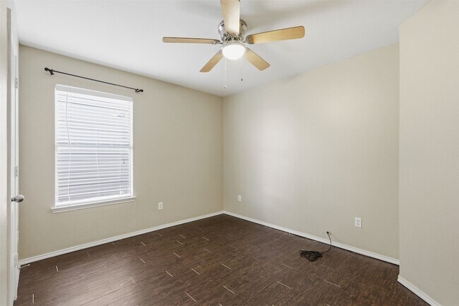 Building Photo - 2918 St Rita Dr