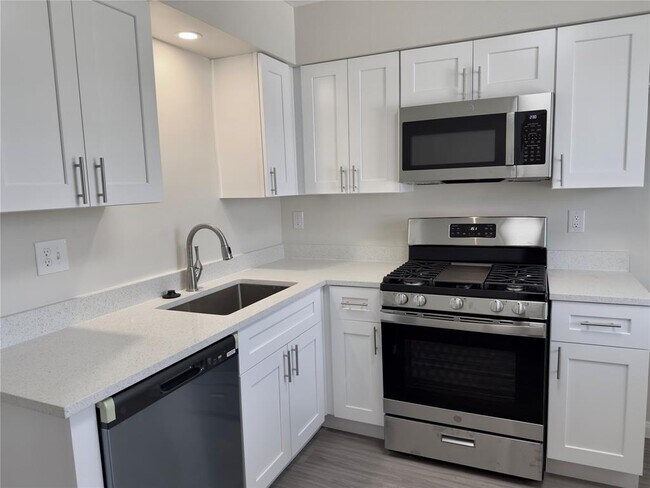 Building Photo - 1614 W Braker Ln