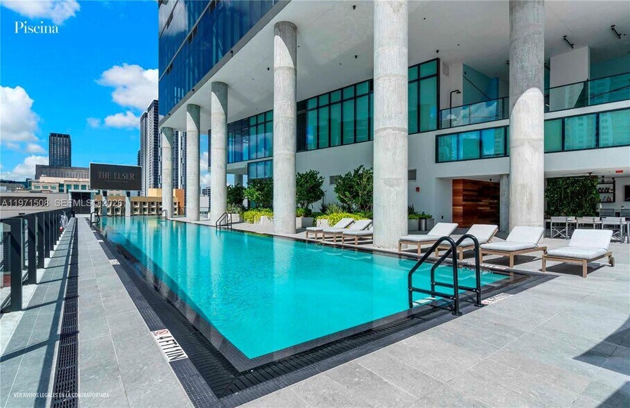 Building Photo - 398 NE 5th St