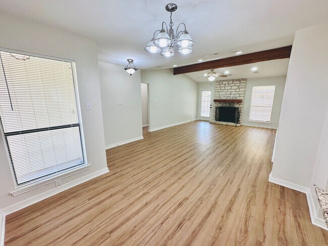Building Photo - MOVE IN SPECIAL!!! - Updated 3-Bed Home wi...