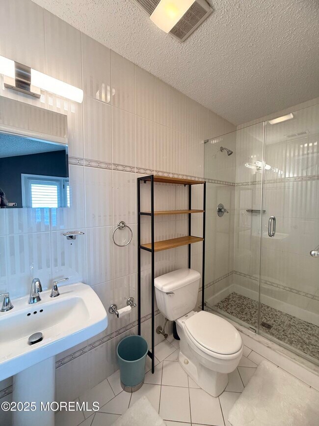 Building Photo - 1109 N Ocean Ave