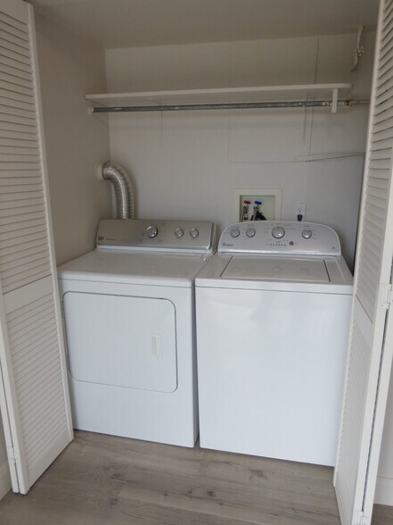 Building Photo - 475 Wall St