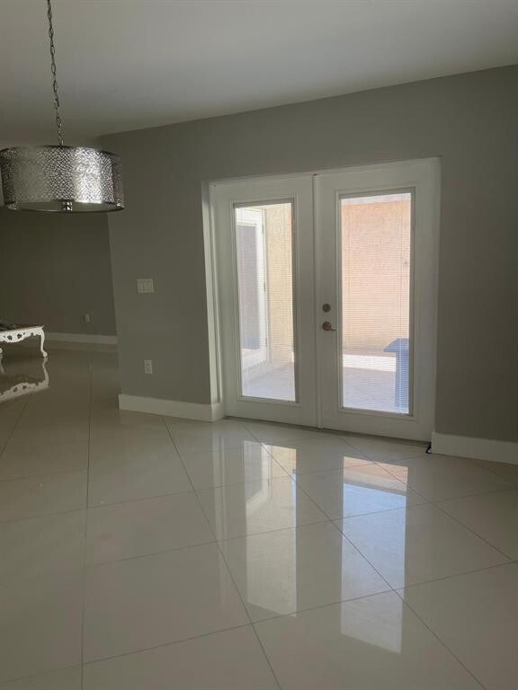 Building Photo - 4135 Eastridge Cir