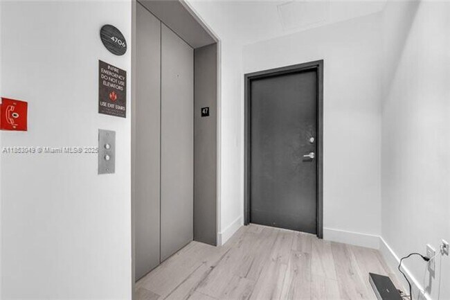 Building Photo - 480 NE 31st St