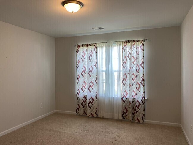 Building Photo - 9824 English Elm St