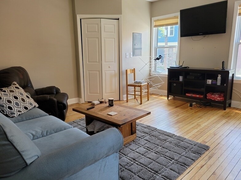 Building Photo - 15 Jay St