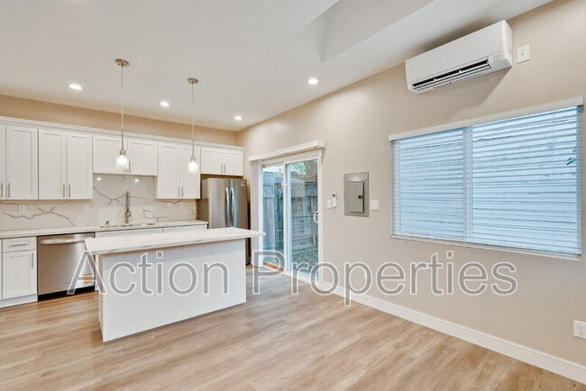 Building Photo - 681 S 13th St