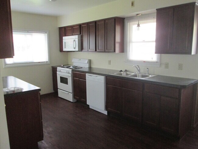 Building Photo - 3968 Staatz Dr