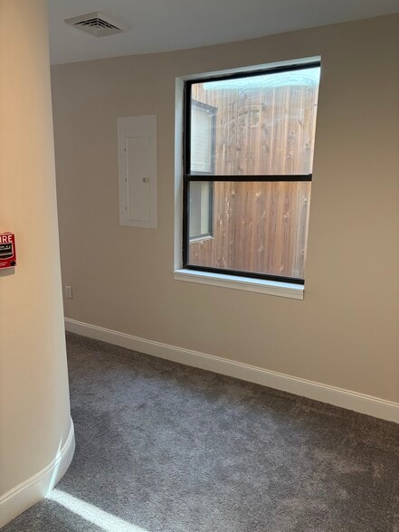 Building Photo - 905 N Orange St