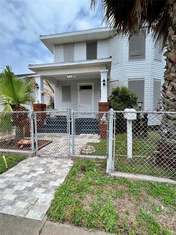 Building Photo - 916 Avenue H