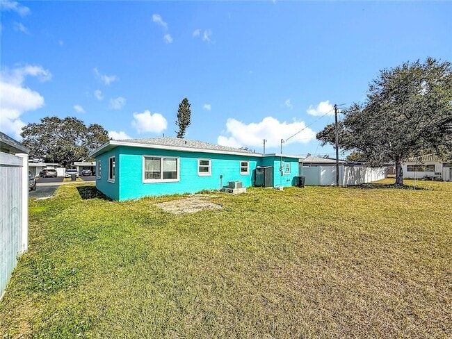 Building Photo - 5810 Tangerine Ave S