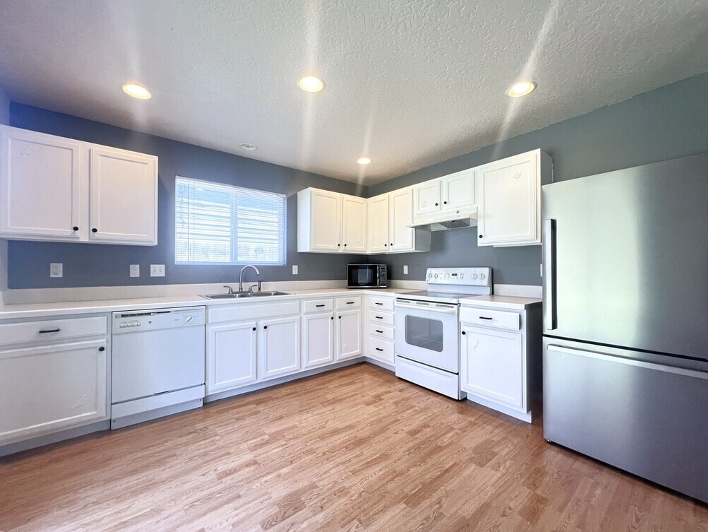 Building Photo - 9656 W Shelborne Dr