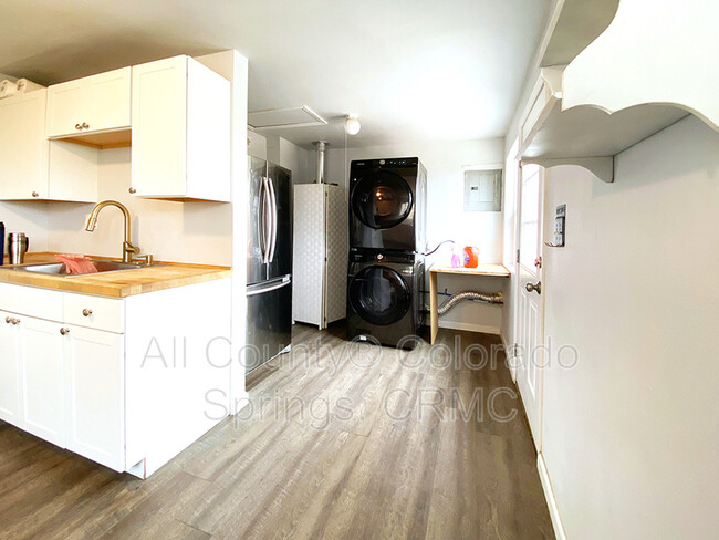 Building Photo - 26 W Brookside St