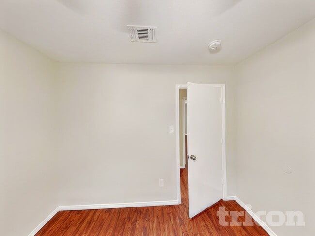 Building Photo - 2709 Star Ave