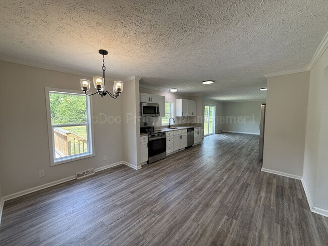 Building Photo - 10504 Benchmark Rd