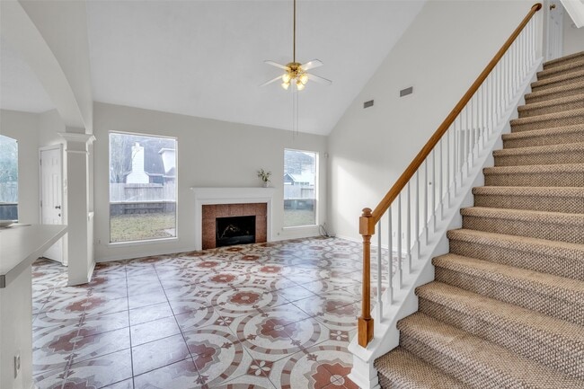 Building Photo - 17611 Magnolia Cir