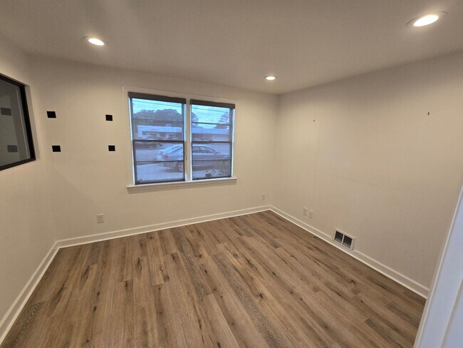 Building Photo - 2534 Forest Dr
