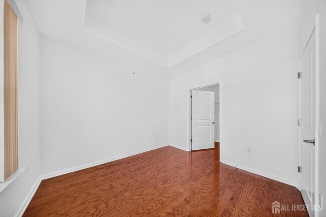 Building Photo - 645 Doral Ct
