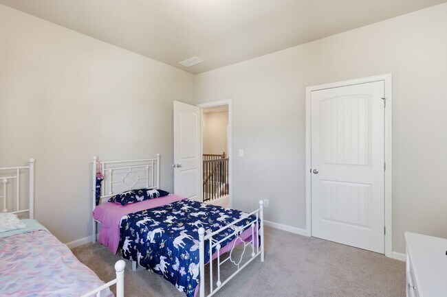 Building Photo - 3247 Hawthorne Path