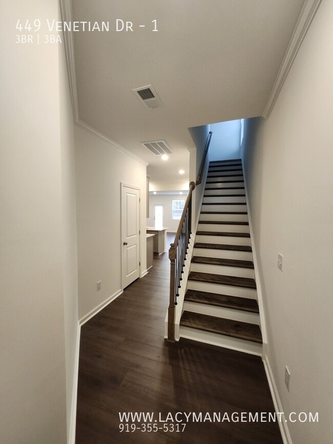 Building Photo - 449 Venetian Dr