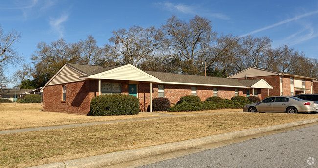 Building Photo - Leesville Gardens