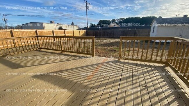 Building Photo - 611 Martin Ln