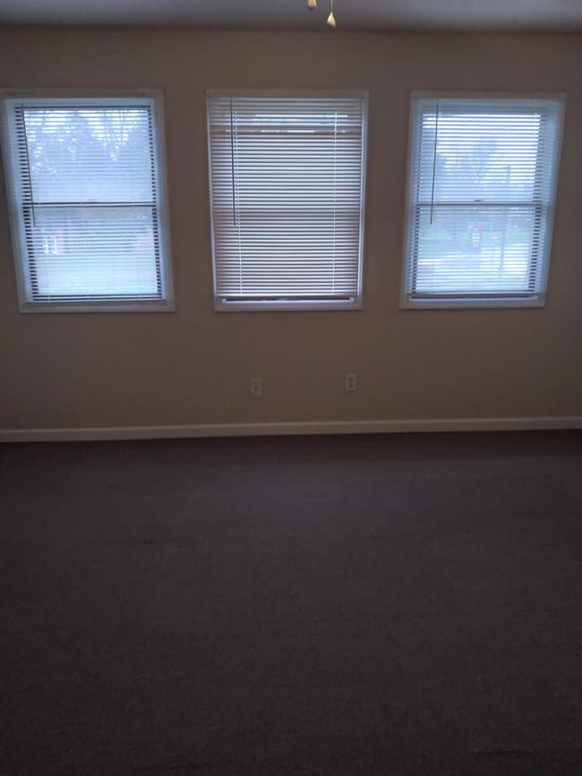 Building Photo - 711 S Poplar St