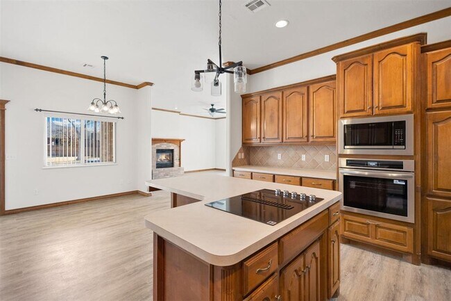 Building Photo - 2124 Trailwood Rd